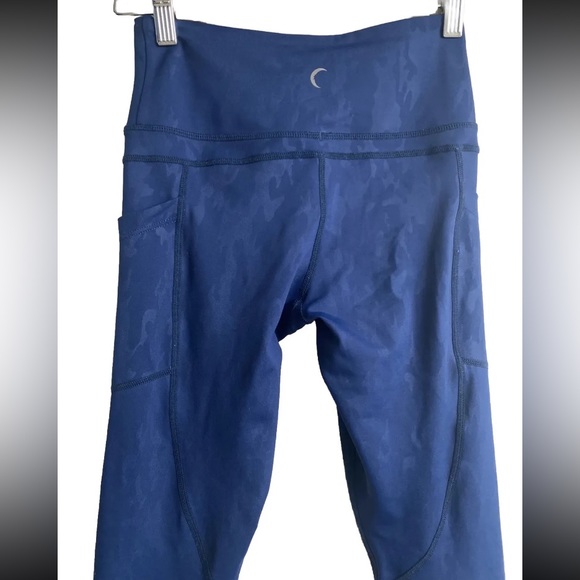 Zyia Active High Rise Cropped Leggings Size 2 Blue Camo Pockets Light n Tight - Picture 5 of 6